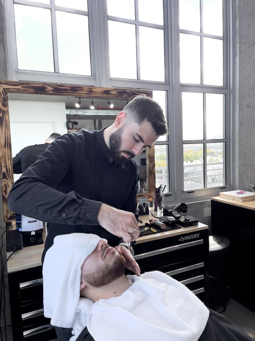 Straight razor detail during a hot towel shave
