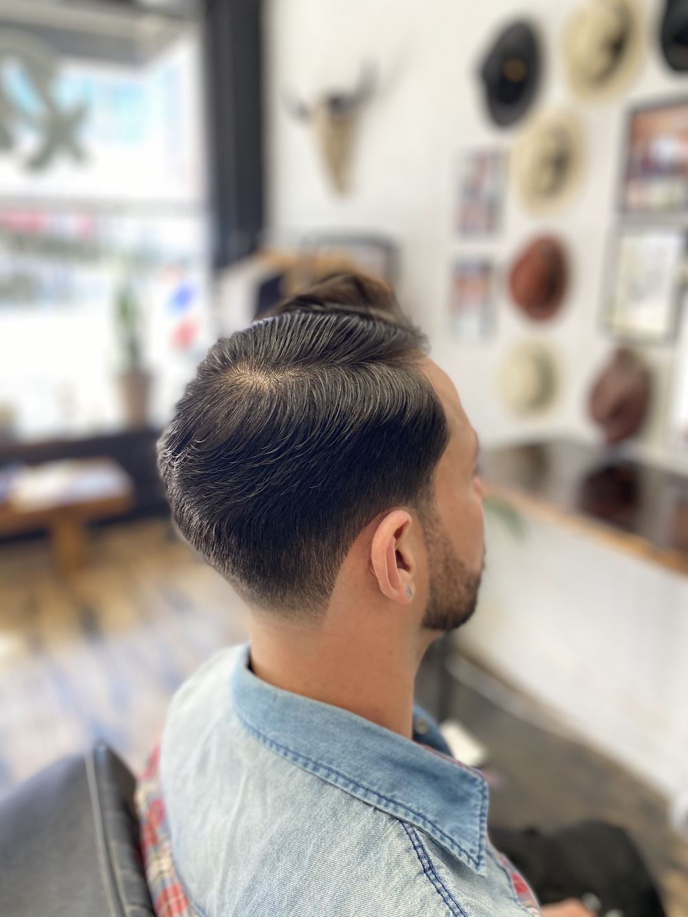 A tapered cut from behind the chair