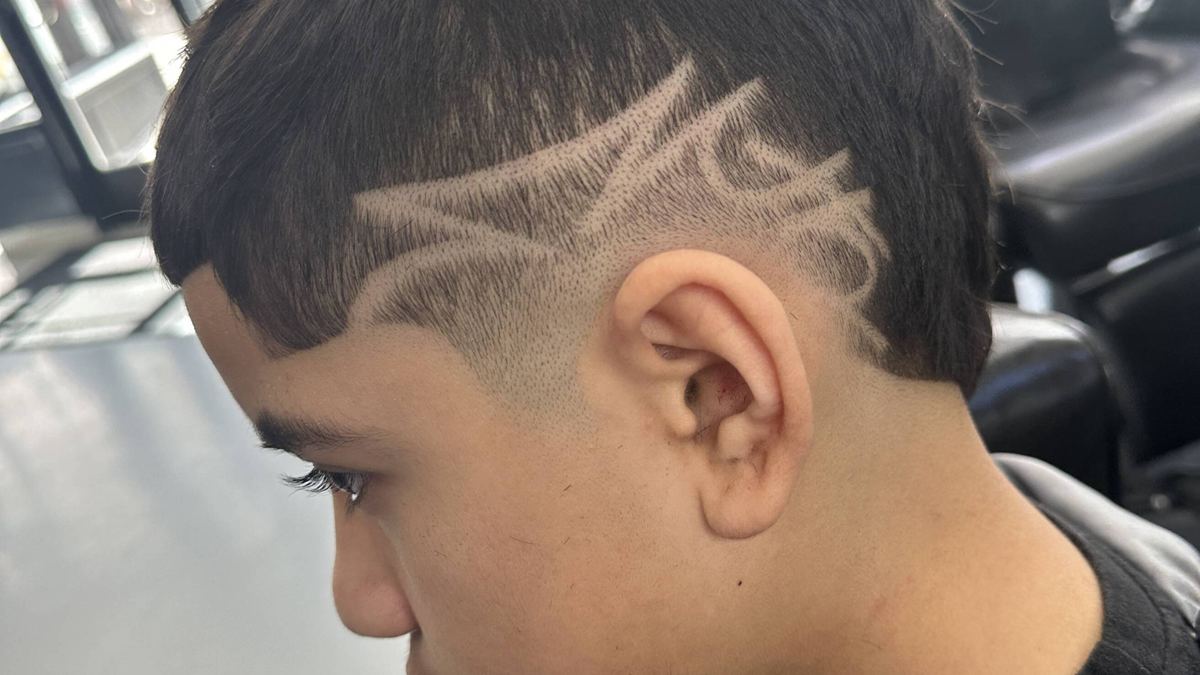Freestyle design lines above the ear