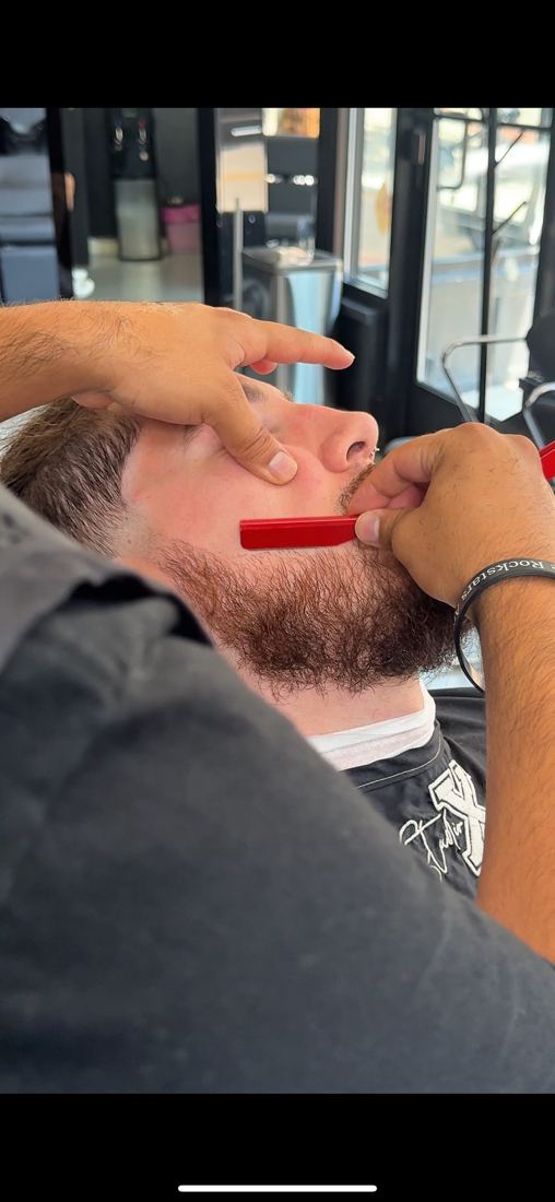 Straight razor beard detail